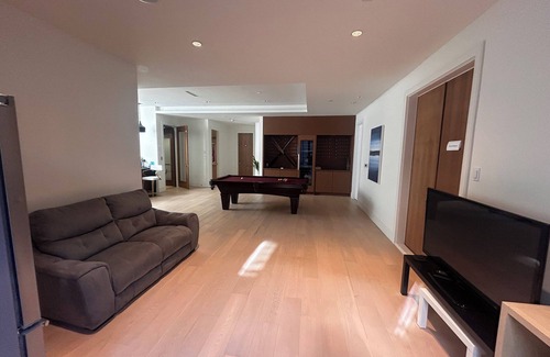Shaughnessy House | Modern Private Basement Suite in Vancouver with Free Parking