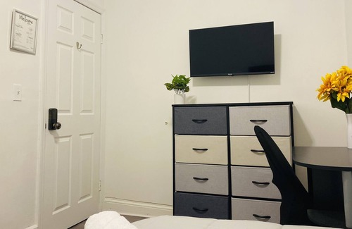 Englewood Apartment | Modern Private Bedroom+ Kitchen & wifi 1