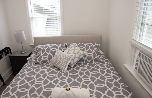 Englewood Apartment | Modern private Bedroom 2 wifi kitchen .