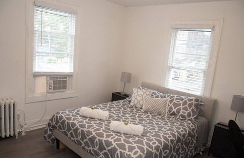 Leonia Apartment | Modern Private Bedroom No4 wifi kitchen
