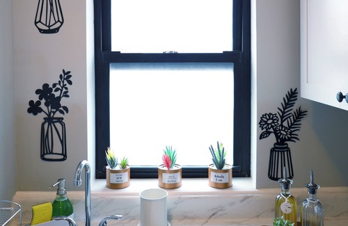 Englewood Apartment | Modern Private Blue Room Near to NY