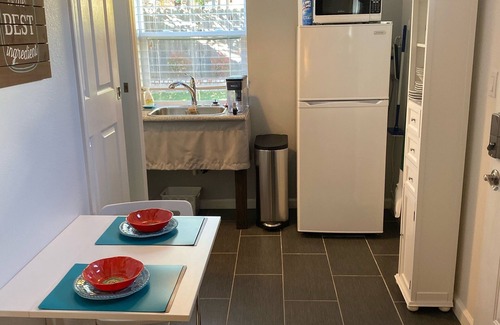 Castro Valley Cottage | Modern Private Clean Cottage