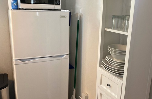 Castro Valley Cottage | Modern Private Clean Cottage