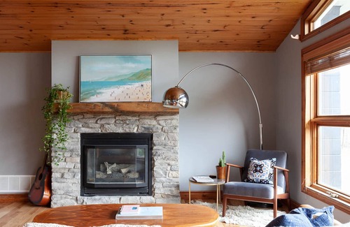 Clearview Ski Chalet | Modern Private Family-Friendly Chalet Near Walking Trails - Monthly Available