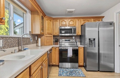 Highline House | Modern Private Getaway Near SeaTac & Downtown!
