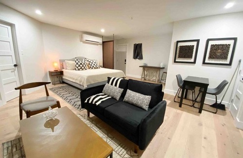 Spicewood At Bullcreek House | Modern Private Guest Studio Sep. Entry Easy Park