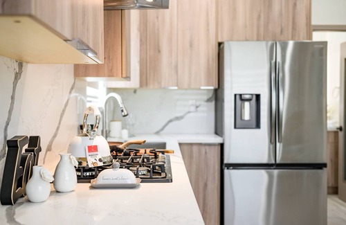 West Covina House | Modern Private Home w Full Kitchen Parking