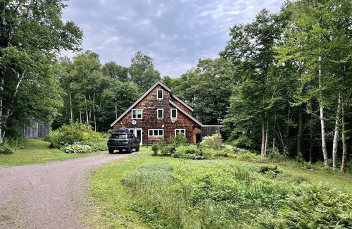 Canoe Cove House | Modern Private Lodge Near the Beach