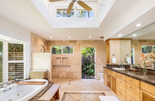 Portlock House | Modern Private Oasis w/ Private Pool/Hot Tub, Sauna, AC & BBQ: Hale Ho'omaha