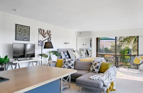 Taupo Apartment | Modern Private Retreat With Balcony and Lake Views