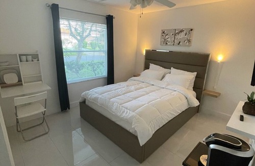Winter Garden House | Modern Private Room With Private Entrance