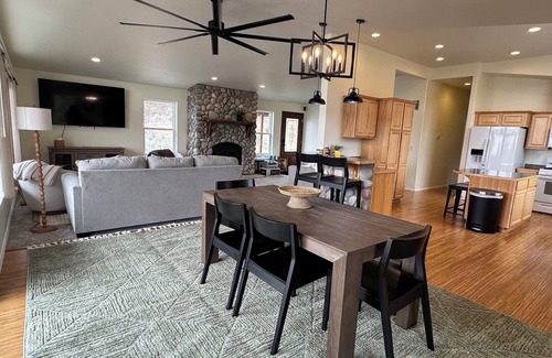 Colville House | Modern. Private. Spacious. Fully stocked. Family friendly. Cozy. RV hookup.