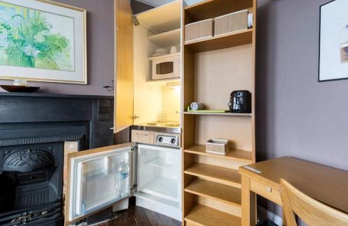 Bowes Apartment | Modern Private Studio Room