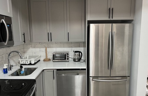 Airdrie House | Modern Private Suite in a serene location 15 minutes away from the Airport.