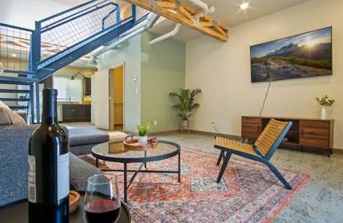Central Oklahoma City House | Modern Private Townhome *Downtown OKC * Balcony *OU Med