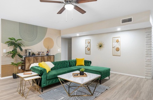 North Mountain House | Modern-PrivatePool+PerfectLocation+FUN+Fall+Spring