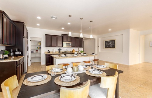 San Tan Valley House | Modern Queen Creek Home W/Fire Pit! Dog Friendly!