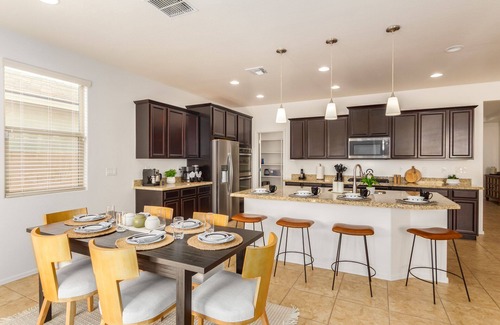 San Tan Valley House | Modern Queen Creek Home W/Fire Pit! Dog Friendly!