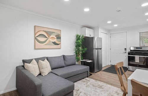 Bakerstown Apartment | Modern & Quiet 1 Bdr Apt in Gibsonia/Pittsburgh