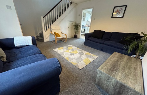 Rusholme House | Modern, quiet 3 bed house with garden & parking in Fallowfield near city centre