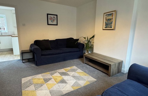 Rusholme House | Modern, quiet 3 bed house with garden & parking in Fallowfield near city centre