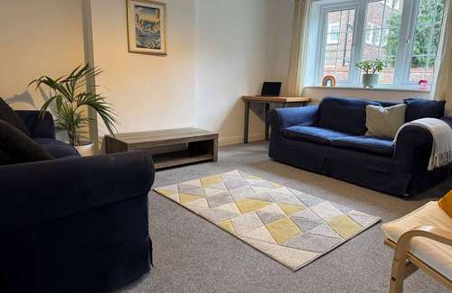 Rusholme House | Modern, quiet 3 bed house with garden & parking in Fallowfield near city centre