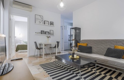San Roque Apartment | Modern & quiet apartment in typical Sevilla house
