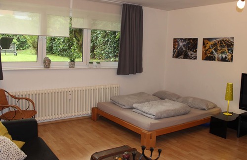 Muengersdorf Apartment | Modern, quiet apartment with garden view
