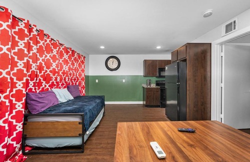 Braeswood Place Apartment | Modern Quirky Apartment Near Medical Center