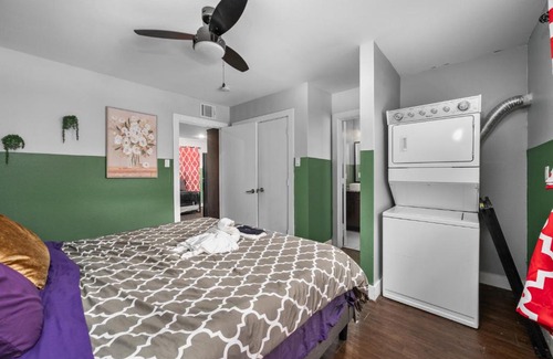 Braeswood Place Apartment | Modern Quirky Apartment Near Medical Center