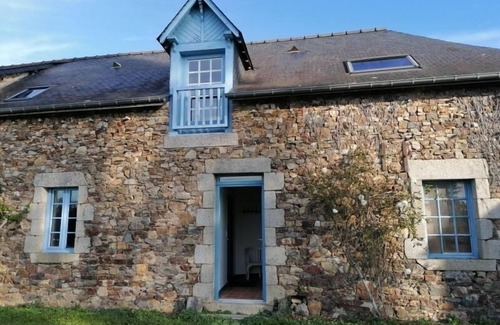 Saint-Jean-sur-Mayenne Apartment | Modern renovated cottage with large garden and wifi, ideal for families or professionals