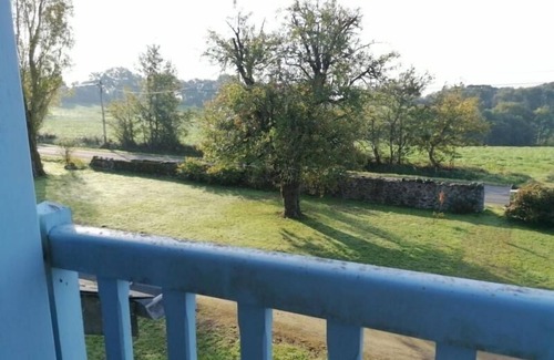 Saint-Jean-sur-Mayenne Apartment | Modern renovated cottage with large garden and wifi, ideal for families or professionals