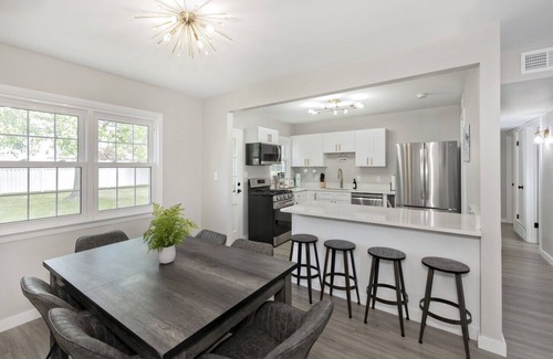 Euclid House | Modern Ranch 15 min to Downtown & Hospitals