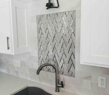 Newburgh House | Modern Ranch 3 BDRM, sleeps 6 with HOT TUB
