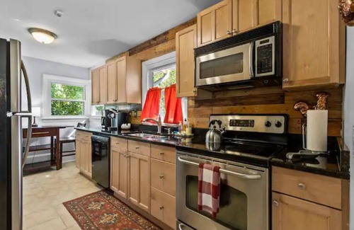 Downtown House | Modern Ranch + Garage Studio