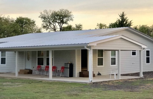 Royse City House | Modern Ranch Home SLEEPS UP with to12 - 5 BDRS 3 Baths. Next to Venues.