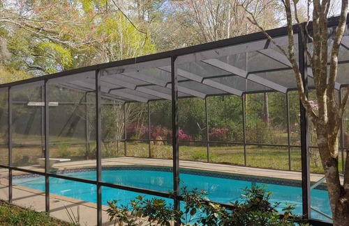 Newberry House | Modern Ranch pool house- close to it all.