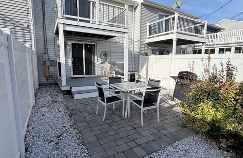 Southend House | Modern & Recently Renovated Beach house. Sleeps 6