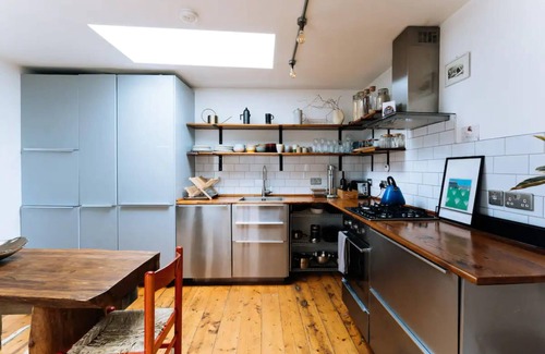 Portobello House | Modern Redbrick Townhouse in the Heart of the City
