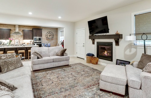 Redding House | Modern Redding Home - 7 Mi to Sundial Bridge!