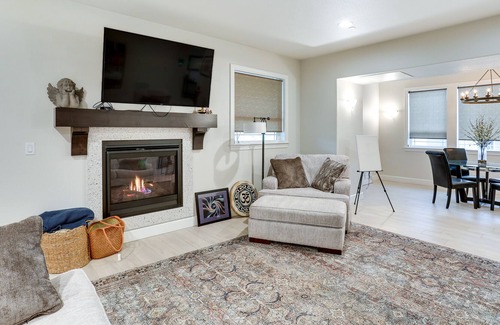 Redding House | Modern Redding Home - 7 Mi to Sundial Bridge!