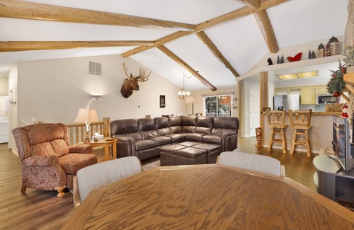 Castle Glen Estates Ski Chalet | Modern Relaxation at Castle Glen Gem Big Bear Lake