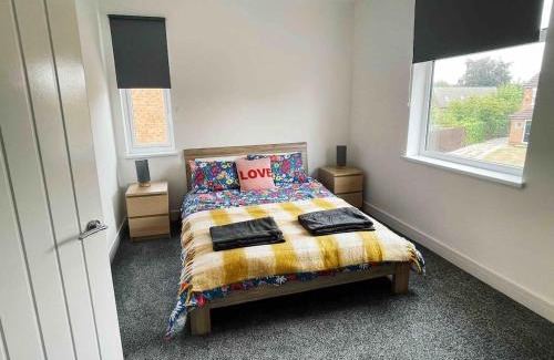 North Ferriby House | Modern, renovated 3 bed home near railway station