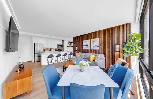 Waikiki Condo | Modern Renovated Condo - 1 block to beach, free parking!