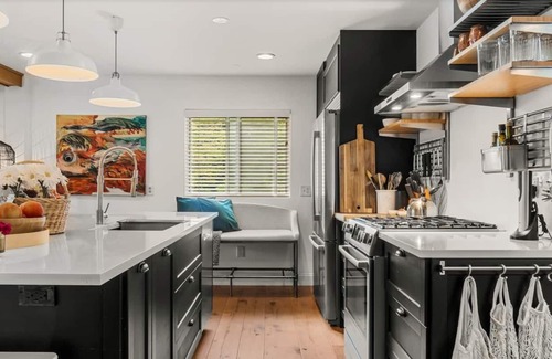 Richmond House | Modern, Renovated Lakefront Escape