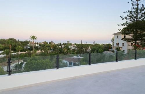 Urbanizacion el Rosario House | Modern Renovated Villa with Panoramic Views in Prestigious El Rosario, Marbella