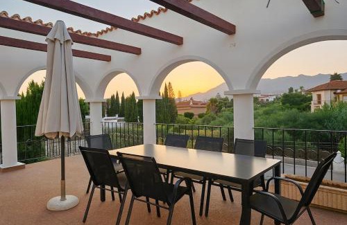 Urbanizacion el Rosario House | Modern Renovated Villa with Panoramic Views in Prestigious El Rosario, Marbella