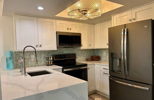 Safety Harbor Club House | Modern Renovation~2 Club Pools SHC&ICNC 👙 Kayaks 🛶 Bikes 🚲, Golf Cart 🚙 Dock