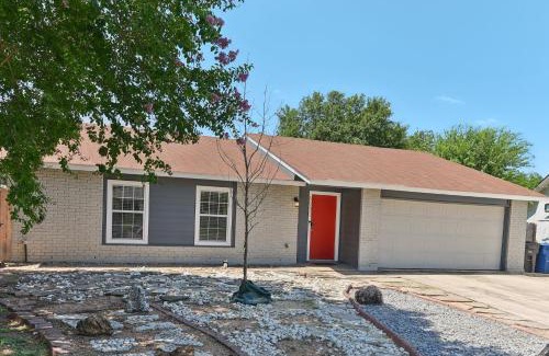 Oxbow House | Modern Rental Near Medical Center, Six Flags, UTSA, La Cantera, Lackland AFB