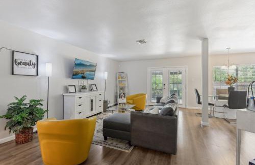 Oxbow House | Modern Rental Near Medical Center, Six Flags, UTSA, La Cantera, Lackland AFB